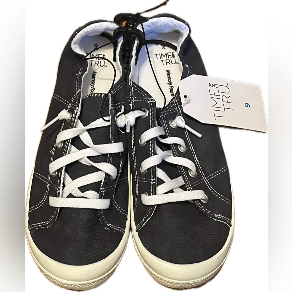 Time and Tru Navy Canvas Lace-Up Scrunchback Sneakers. New with tags. Size 9 - Picture 1 of 6